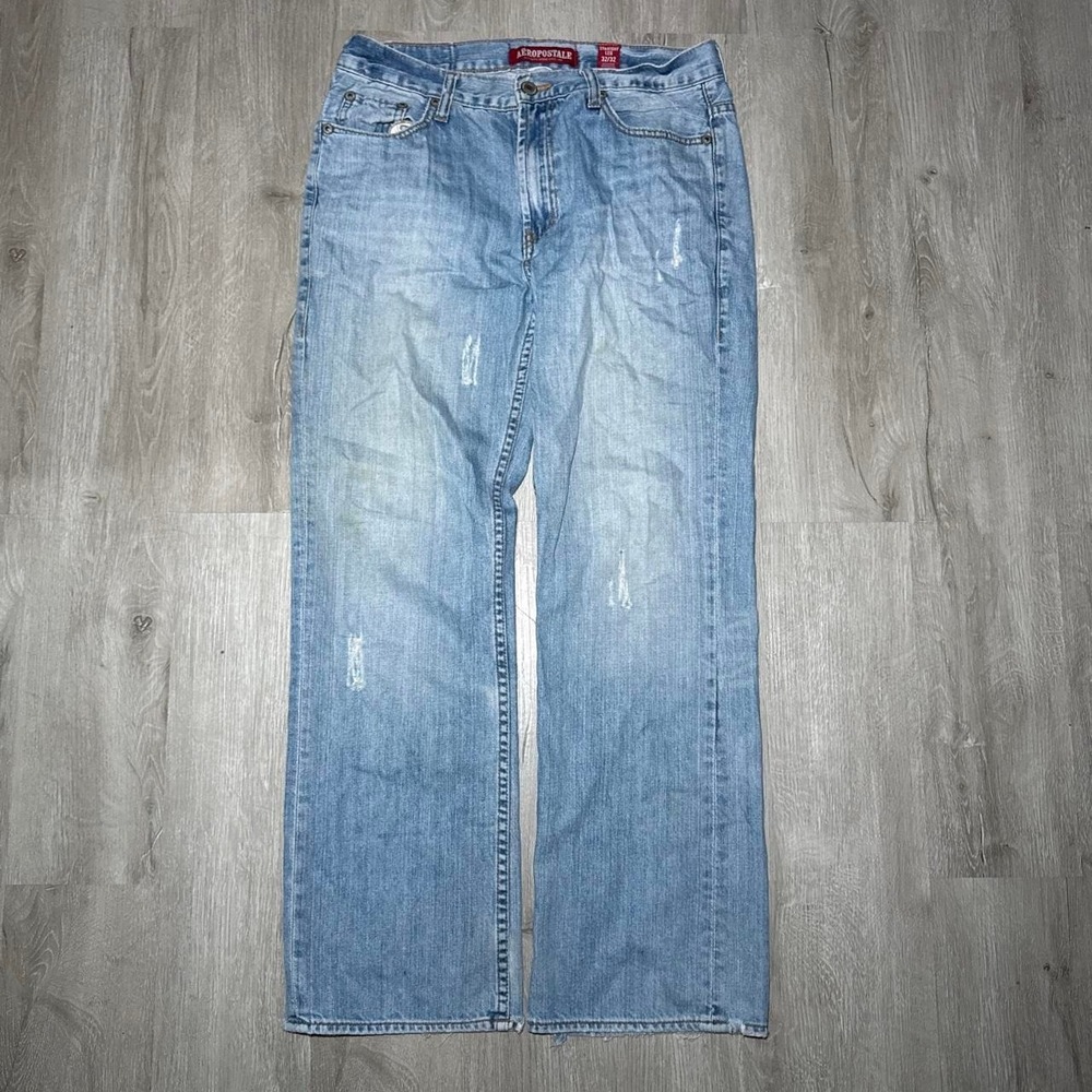Aeropostale 2000's Light wash denim jeans with a relaxed fit